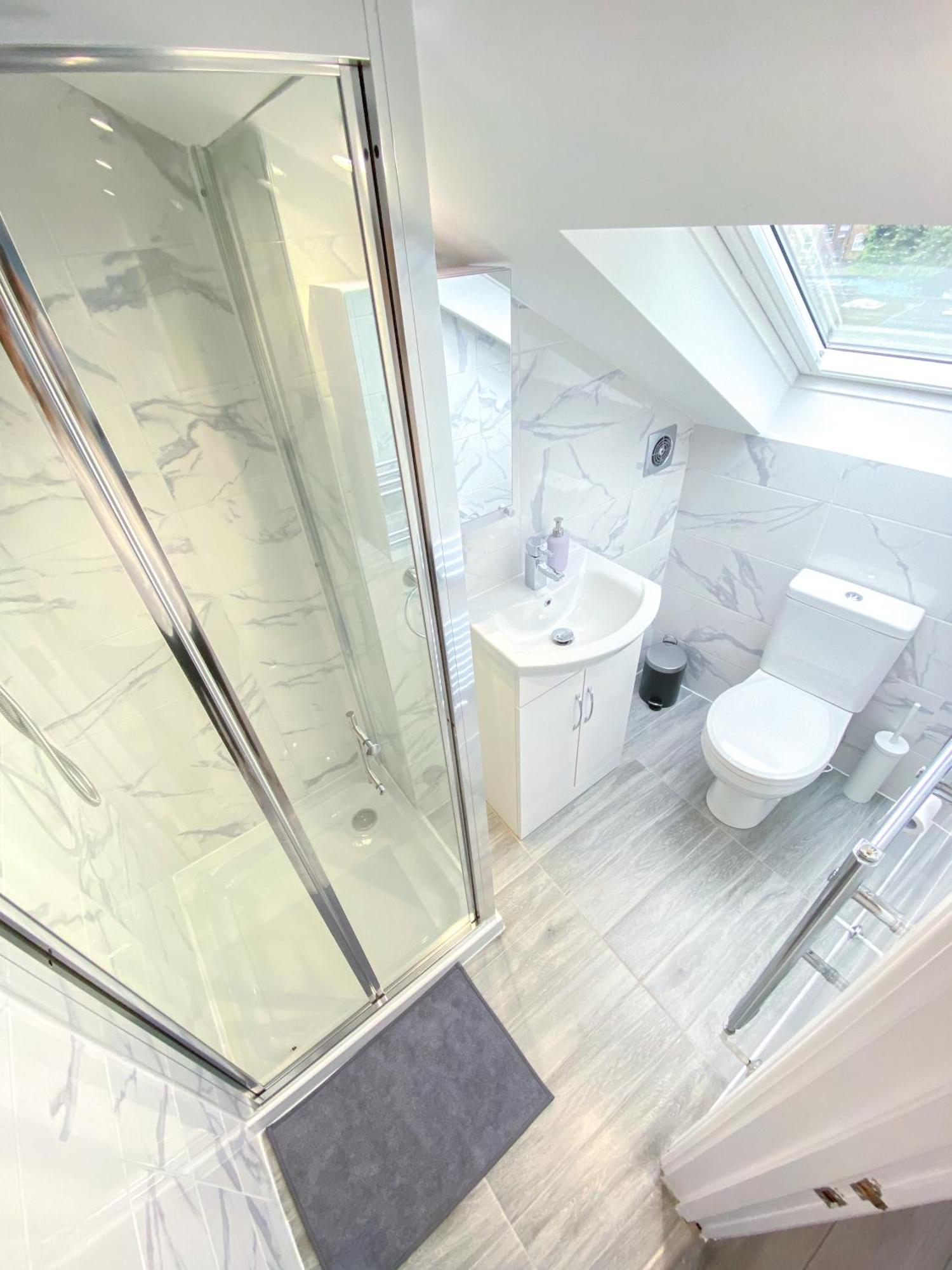 Large 1-Bedroom Flat, 5 Guest, London - F4 מראה חיצוני תמונה